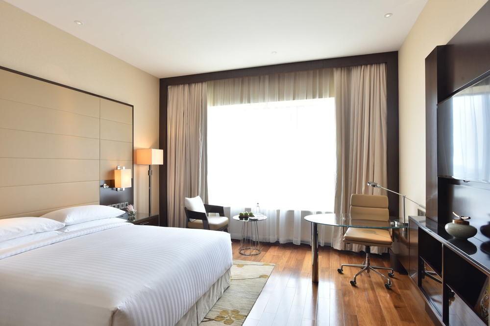 Kochi Marriott Hotel Eksteriør billede A room at the hotel