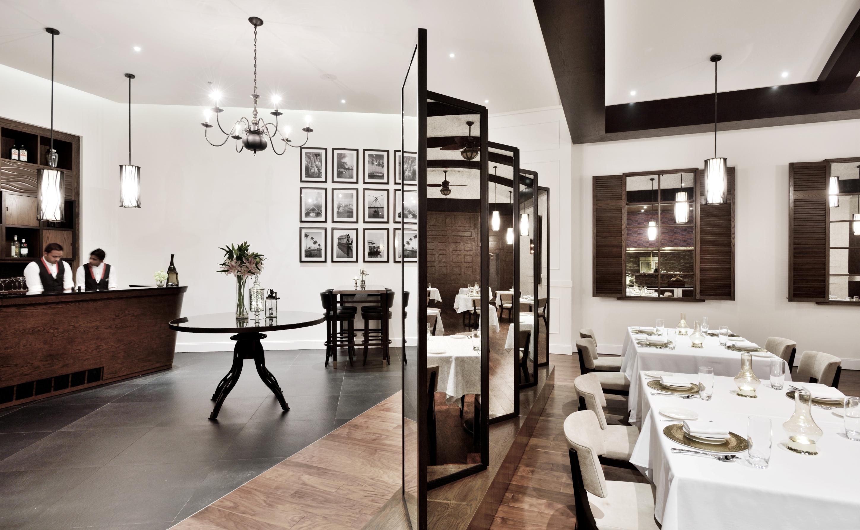 Kochi Marriott Hotel Eksteriør billede Interior of the restaurant