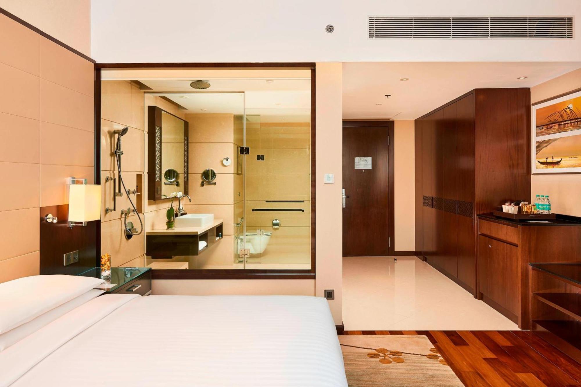 Kochi Marriott Hotel Eksteriør billede A room at the hotel