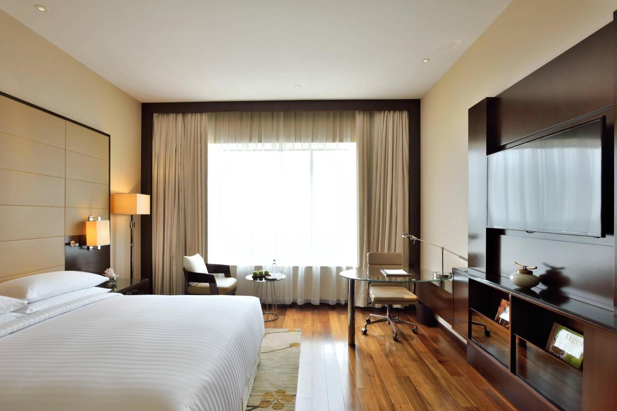Kochi Marriott Hotel Eksteriør billede A room at the Taj Bengal
