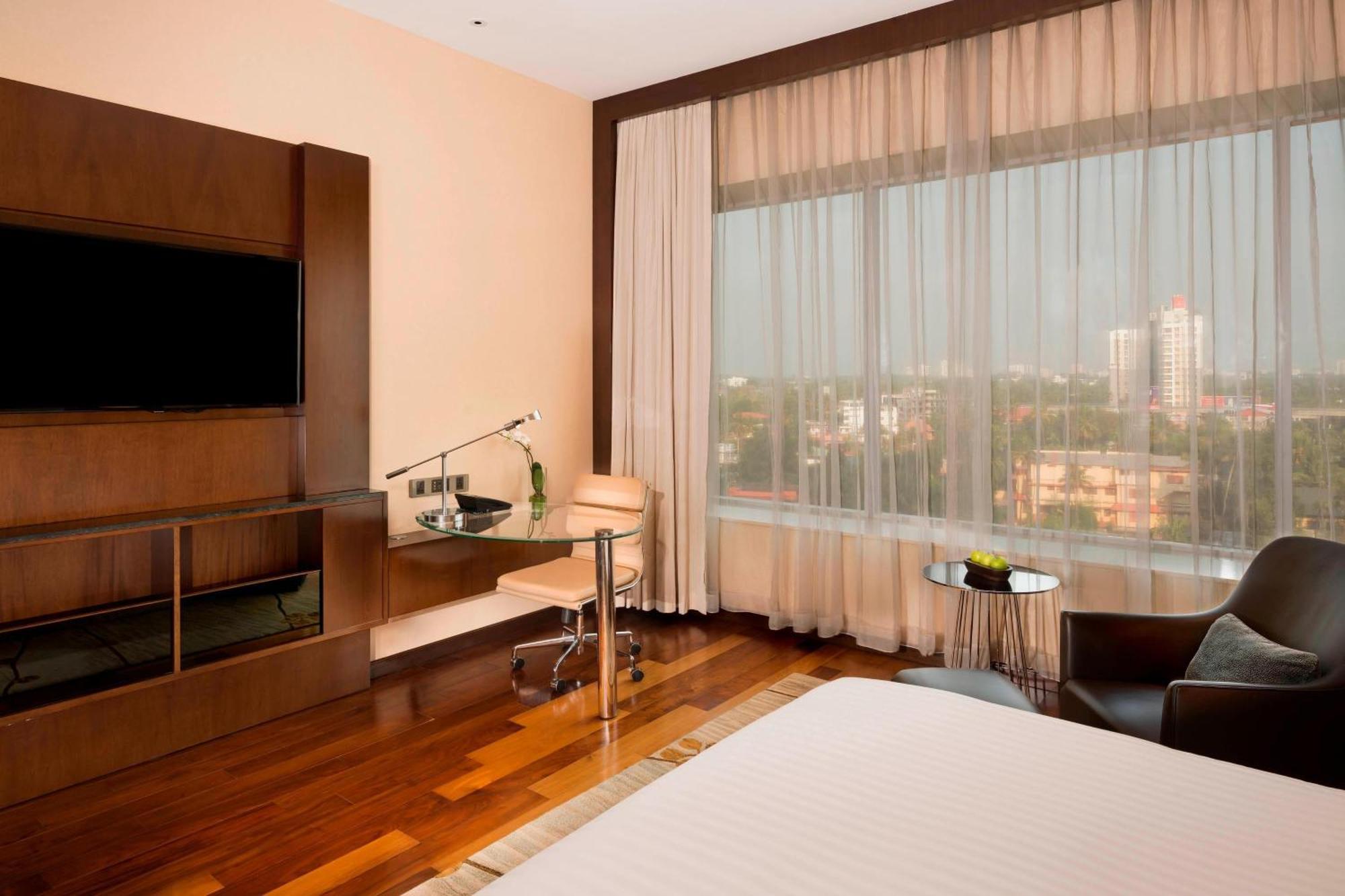 Kochi Marriott Hotel Eksteriør billede A room at the hotel