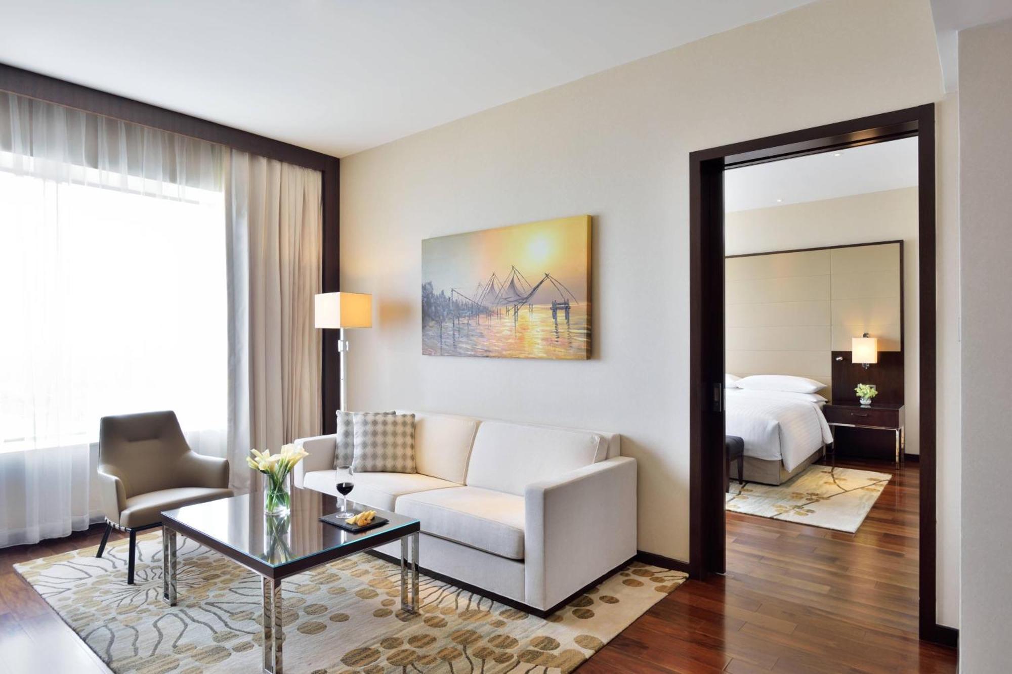 Kochi Marriott Hotel Eksteriør billede Suite