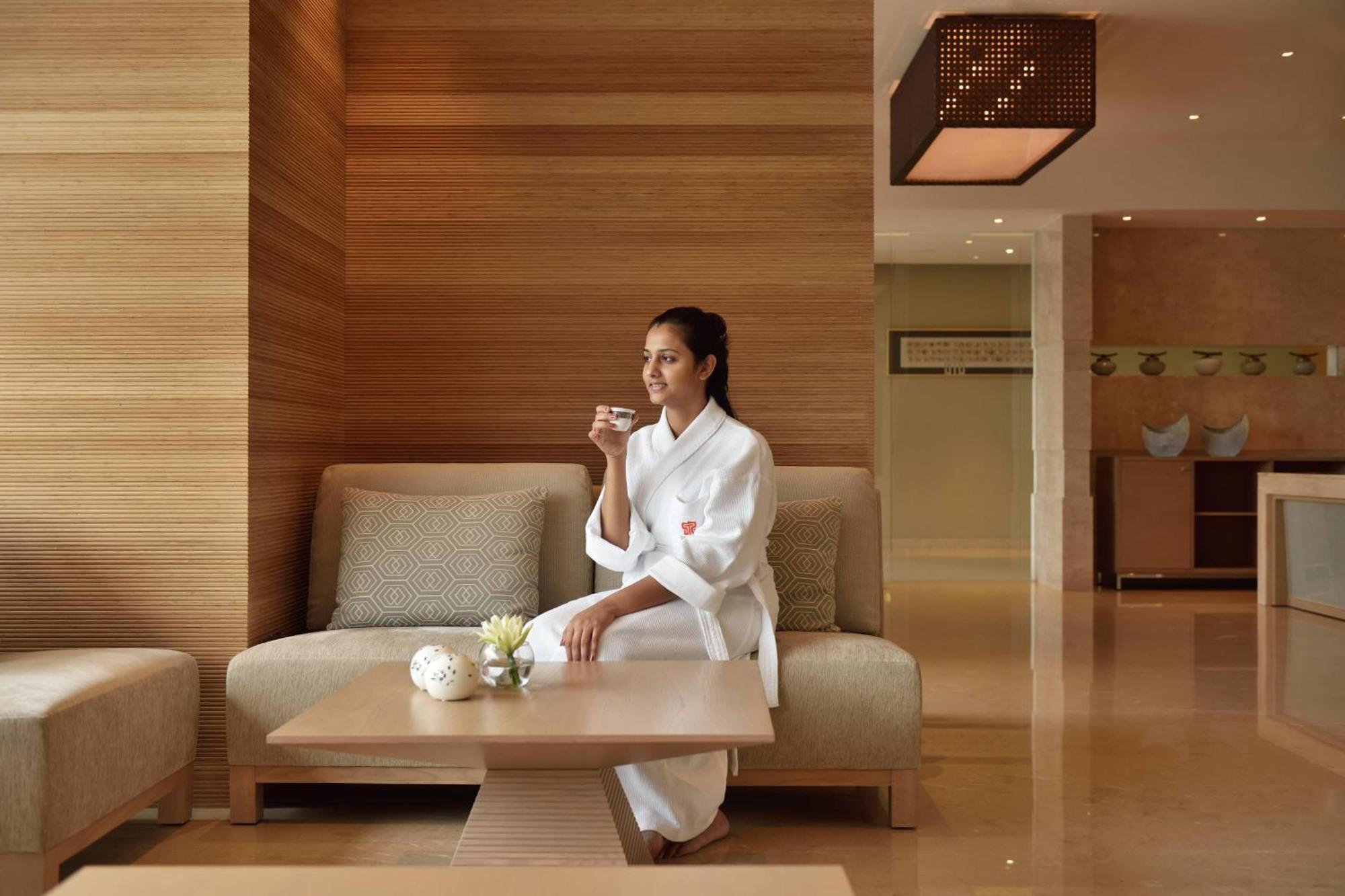 Kochi Marriott Hotel Eksteriør billede A guest at the spa