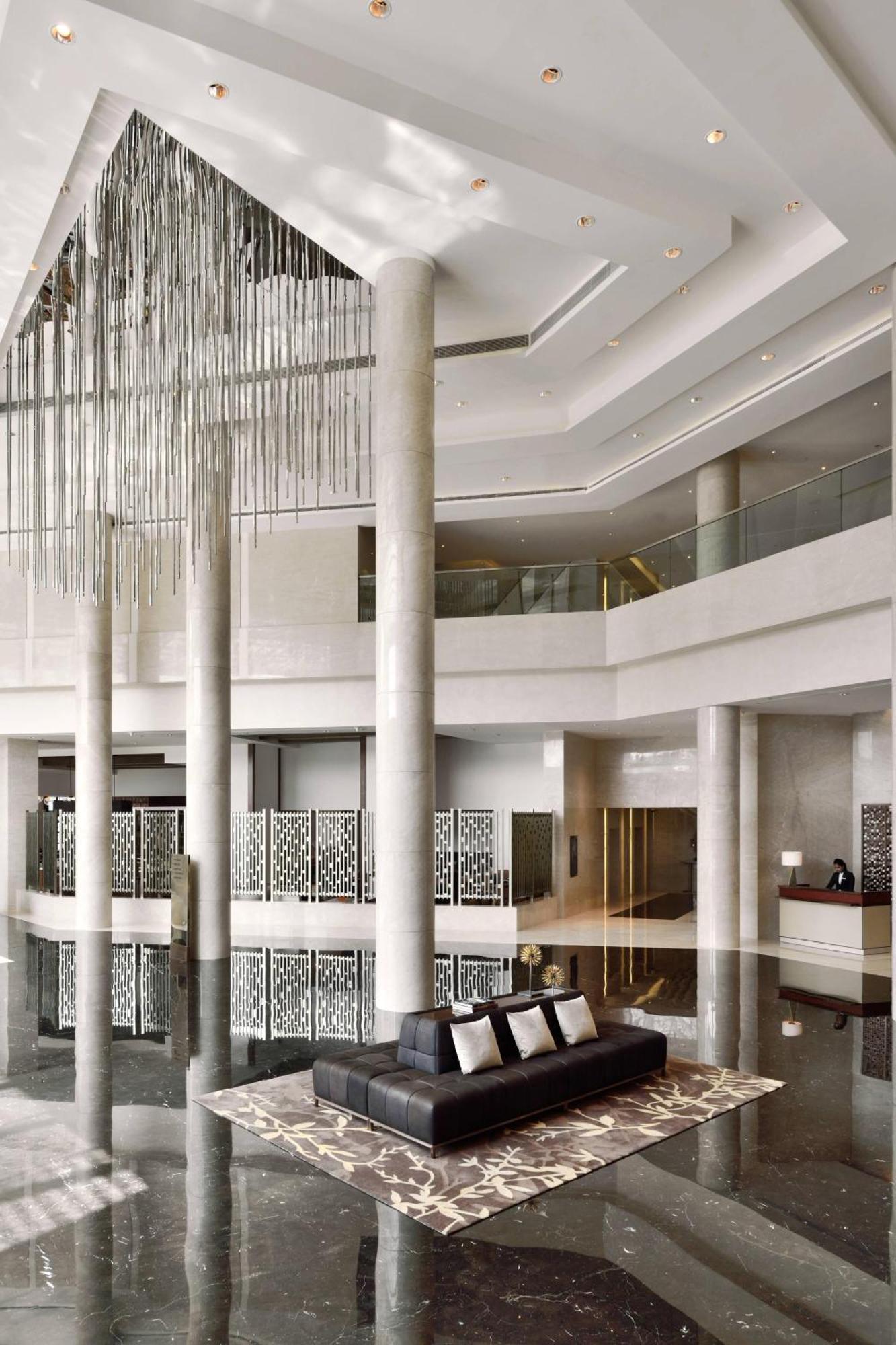 Kochi Marriott Hotel Eksteriør billede The lobby of the hotel